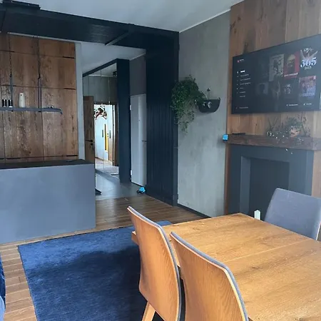 Lake Park Apartament With Free Parking Airport Netflix Varsó