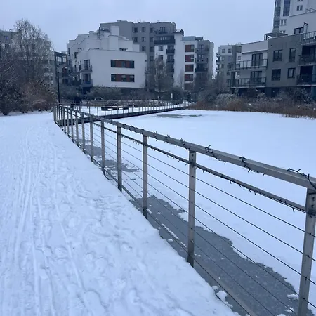 Lake Park Apartament With Free Parking Airport Netflix דירה ורשה